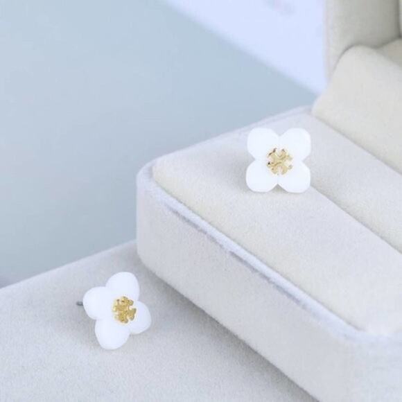 NWOT Tory Burch Gold Logo White Enamel Flower Stud Earrings - Picture 2 of 6